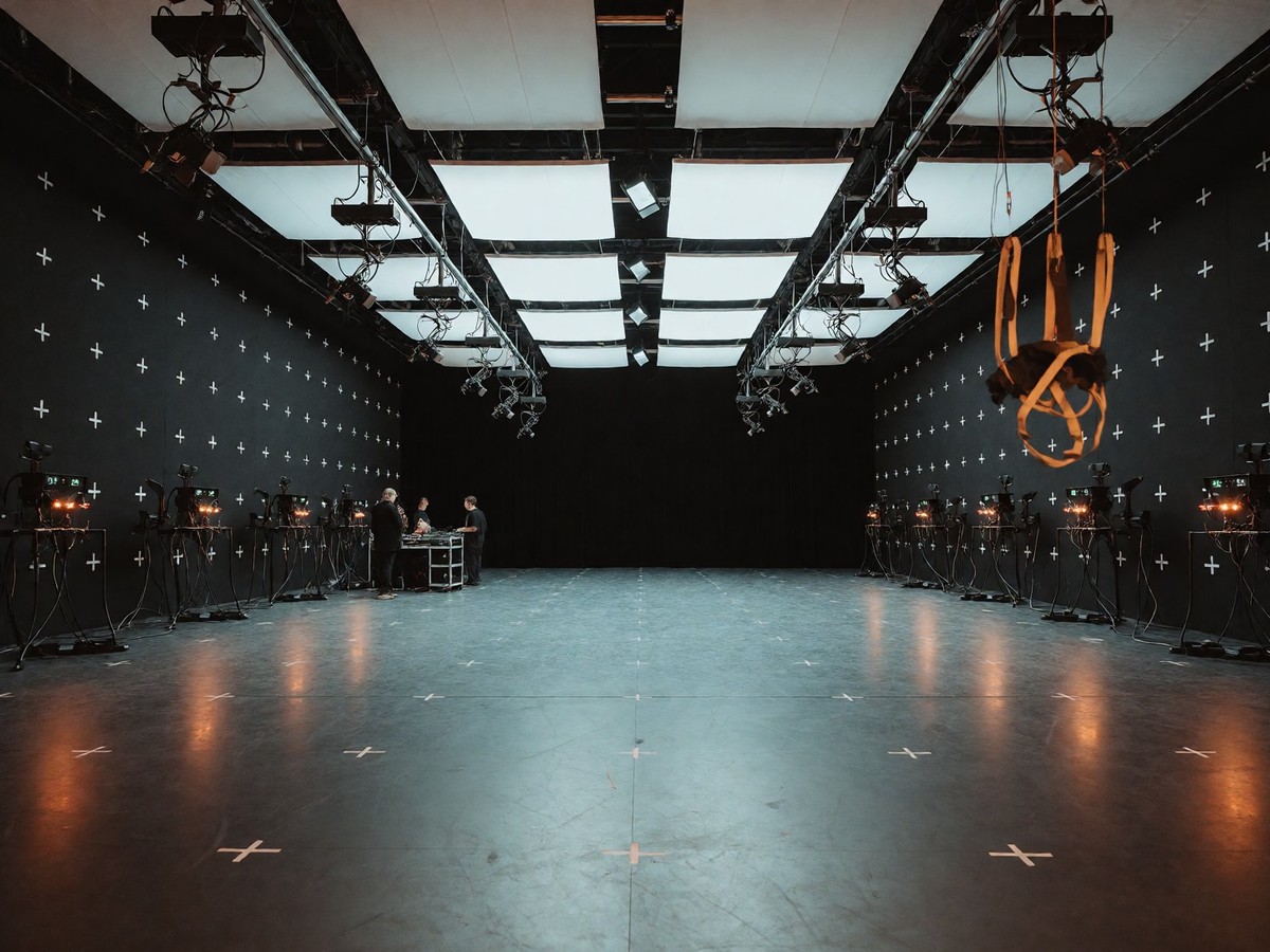 Runway Gen-4.5 leads video benchmarks as Sora faces discontinuation